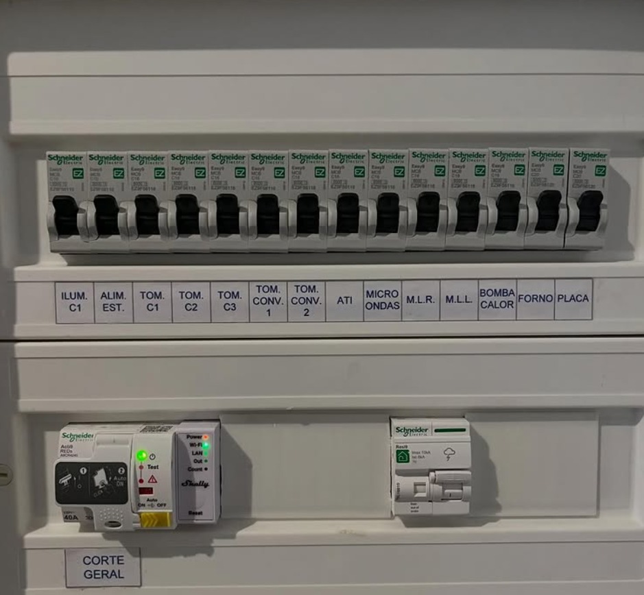 Quadro elétrico instalado pela OKW Energy
